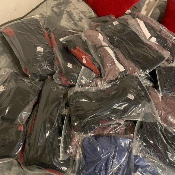 Ladies 2 piece athleisure outfit!Warm and stretchy - Picture 2 of 3